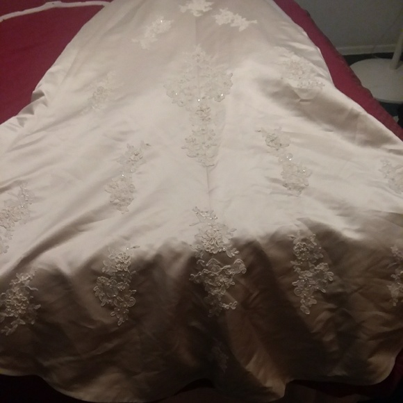 New wedding dress - Picture 3 of 8